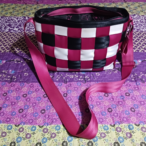 Harveys Original Seatbelt Bag Limited EditiStylish Pink and Black